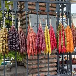 Dolcetti georgiani simili a candele (churchkhela)