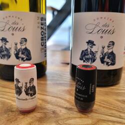 Wir staunen über die modernen Korken. Noch nie so gesehen!