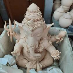 Das ist Ganesha, die elefantenköpfige Gottheit der Hindus, ein vielarmiger Glücksbringer