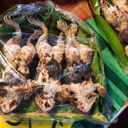 Gebratene Frösche ohne Haut