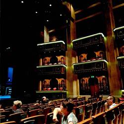 Die vorderen Balkone können nach hinten gefahren werden