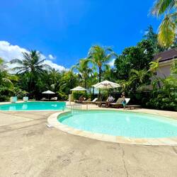 Unser kleiner Hotelpool, endlich mal warm