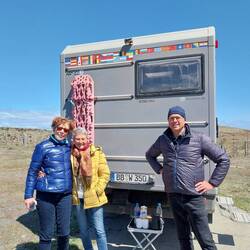 Kaffee in der Sonne, windgeschützt