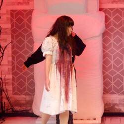 Hier wird Reklame für einen Exorzisten gemacht.