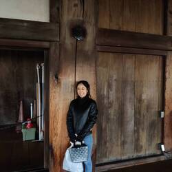 Stevige paal (Karin voor schaal)