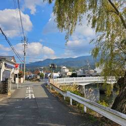 Burg und Mc Donalds Kontrast