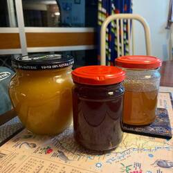 Drei verschiedene Honigarten vom Imker-Bekannten