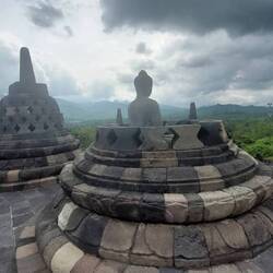Buddha statue with missing stupa on the 8th level
