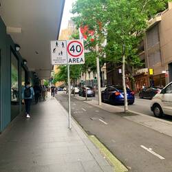 Hitchhiking in the city centre of Sydney= nooo way