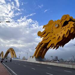 Auflösung: Rong = Drache // Dragon Bridge