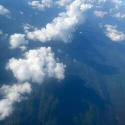 Anflug über das Gebirge