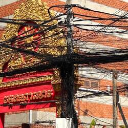 those electric wires... 🤪😂