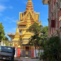 no matter where you look at, pagodas and temples in gold