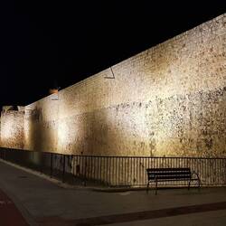 Wehrmauer auf Straßenebene...Castell de Dénia von 1609