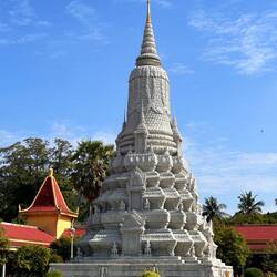 grösste Stupa für Lieblingstochter (starb mit 6) und König selbst