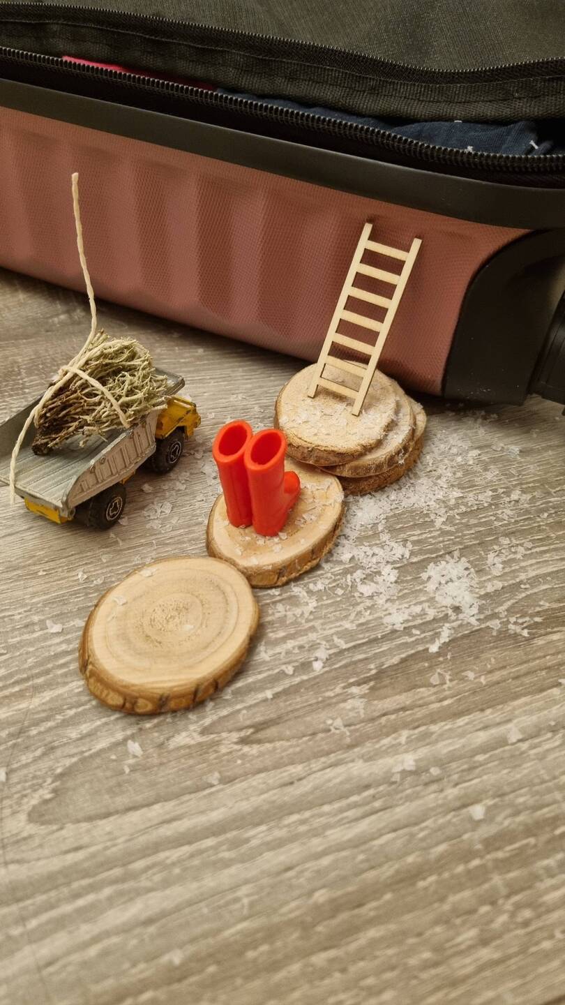 Ida, unser Wichtel-Mädchen, hat sich heimlich in den Koffer geschmuggelt und ist mit ins Erzgebirge