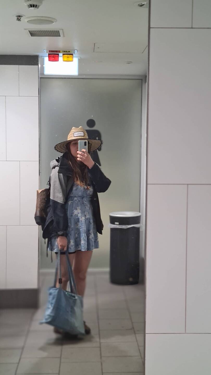 Madam am Flughafen
