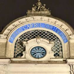 Uhr des Bahnhofgebäudes