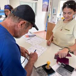 Papa beim Check in