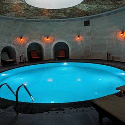 Utopia Cave hotel pool