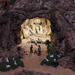 Noch ist die Krippe leer. Sie wird erst am 25.12.gefüllt