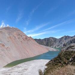 Ein neuer Gipfel hat sich im Krater gebildet