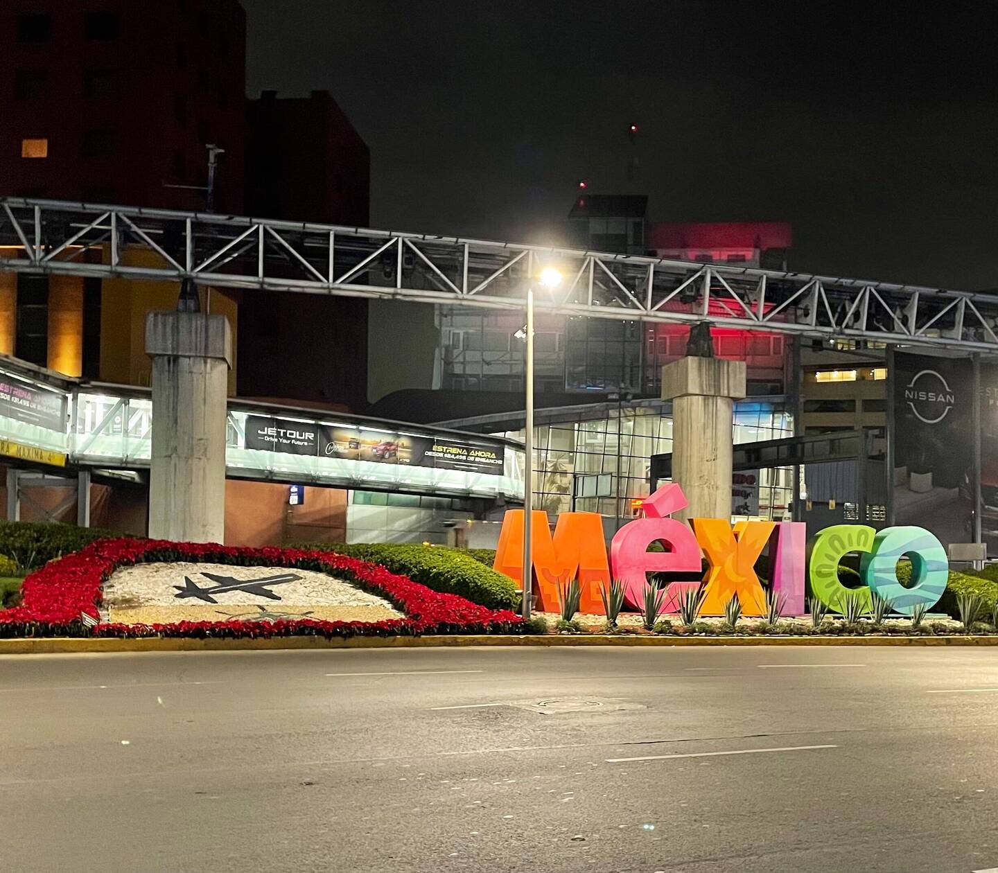 Welcome zo Mexico (outside Mexico City International Aitport)