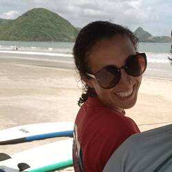 Téa, Niclas and I tried to handle the tricky waves, due to cross-on winds. 🙈