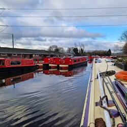 Hire boats beside the Narrowboat Inn