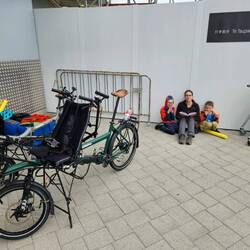 Unterhaltung am Flughafen in Auckland