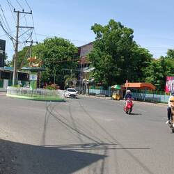 Many roundabouts have monuments in the middle...