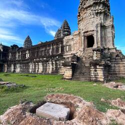 pieces the Thais could not move away