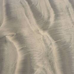 Marmorierungen im Sand