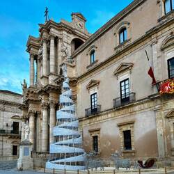 und überall Weihnachtsdeko.. bei dieser muss man. mal näher hinsehen...