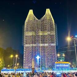 Bei Nacht ist die Kathedrale gleich viel eindrucksvoller