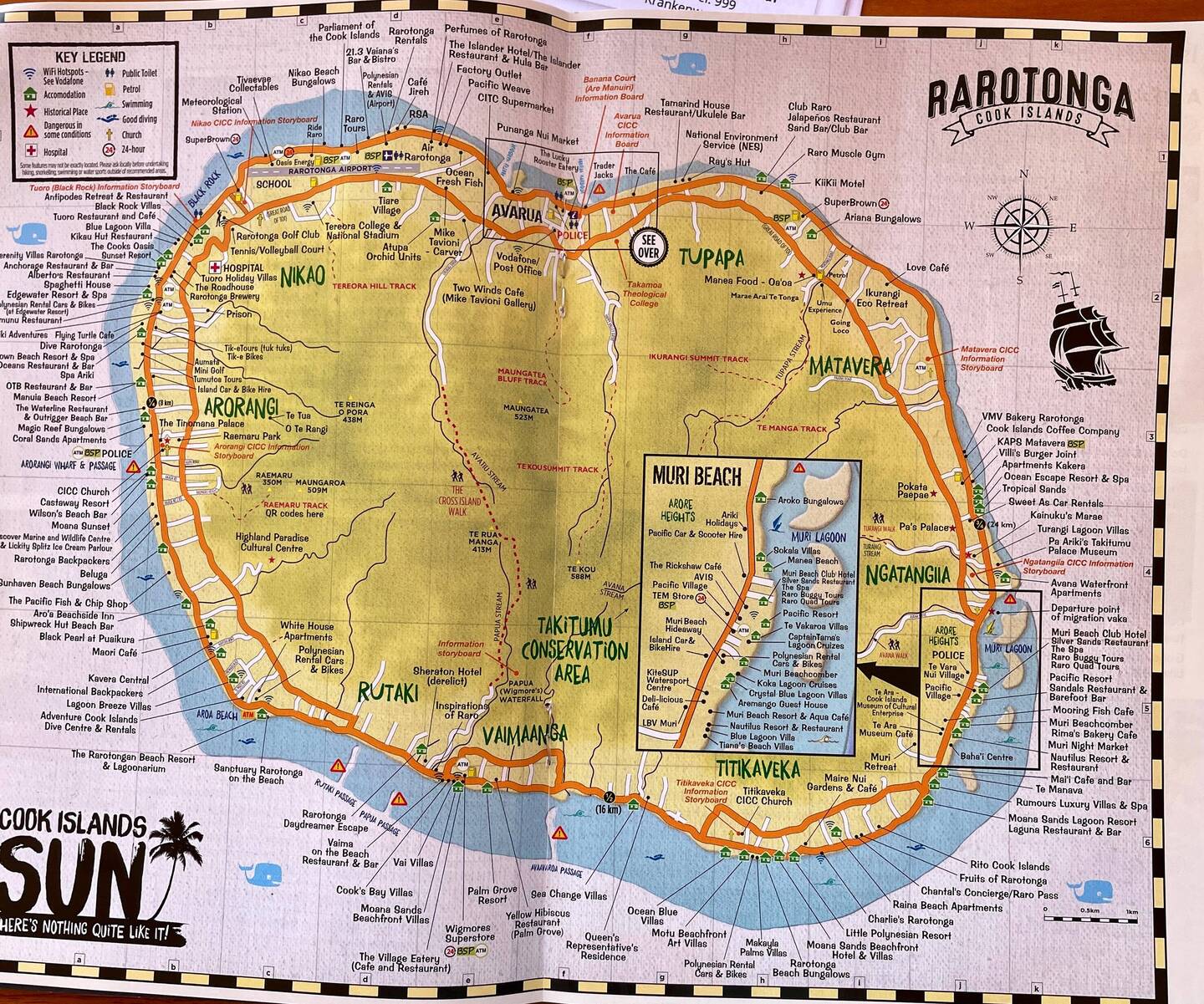 Nur eine Strasse führt um die Insel