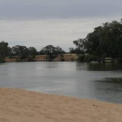 am Strand des Murray Rivers