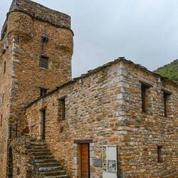 Restaurierter Wehrturm mit Wohnraum in Kastania, Messenien.