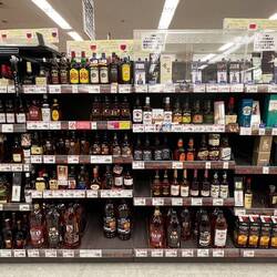 19年年底在高松，响的礼盒装都能在堆头拿，现在这里怎么越百、仓吉都锁了起来🤷🏻