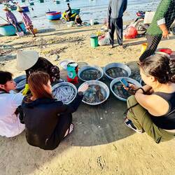 Hong würde am liebsten was von den frischen Meeresfrüchten einpacken