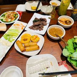 Und zum Abschluss Sommerrollen mit im Bambus zubereiteten Rindfleisch 😋