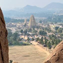 Der erste Blick auf den Virupashka Tempel, Hampis Wahrzeichen