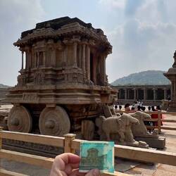 Wir entdecken den Wagen auf dem 50 Rupee Schein wieder