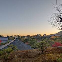Zonsondergang boven Kinkaku-ji