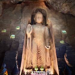 Höhlenbuddha