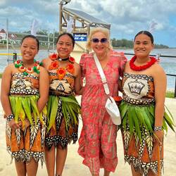 eine weitere Begrüßung von Einheimischen