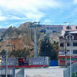 Skurrile Felsformationen erscheinen plötzlich mitten in der Stadt 🤩