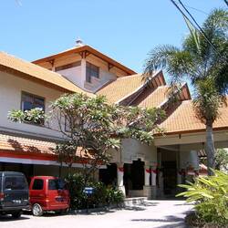 Situated in Tuban, Bali Rani Hotel. Settle in to the hotel - poshest one I've ever stayed in!