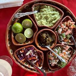 Dazu gibt es verschiedene Sossen