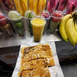 Roti with Banana & Penutbutter + Mango-Passionfruit Smoothie 🤤